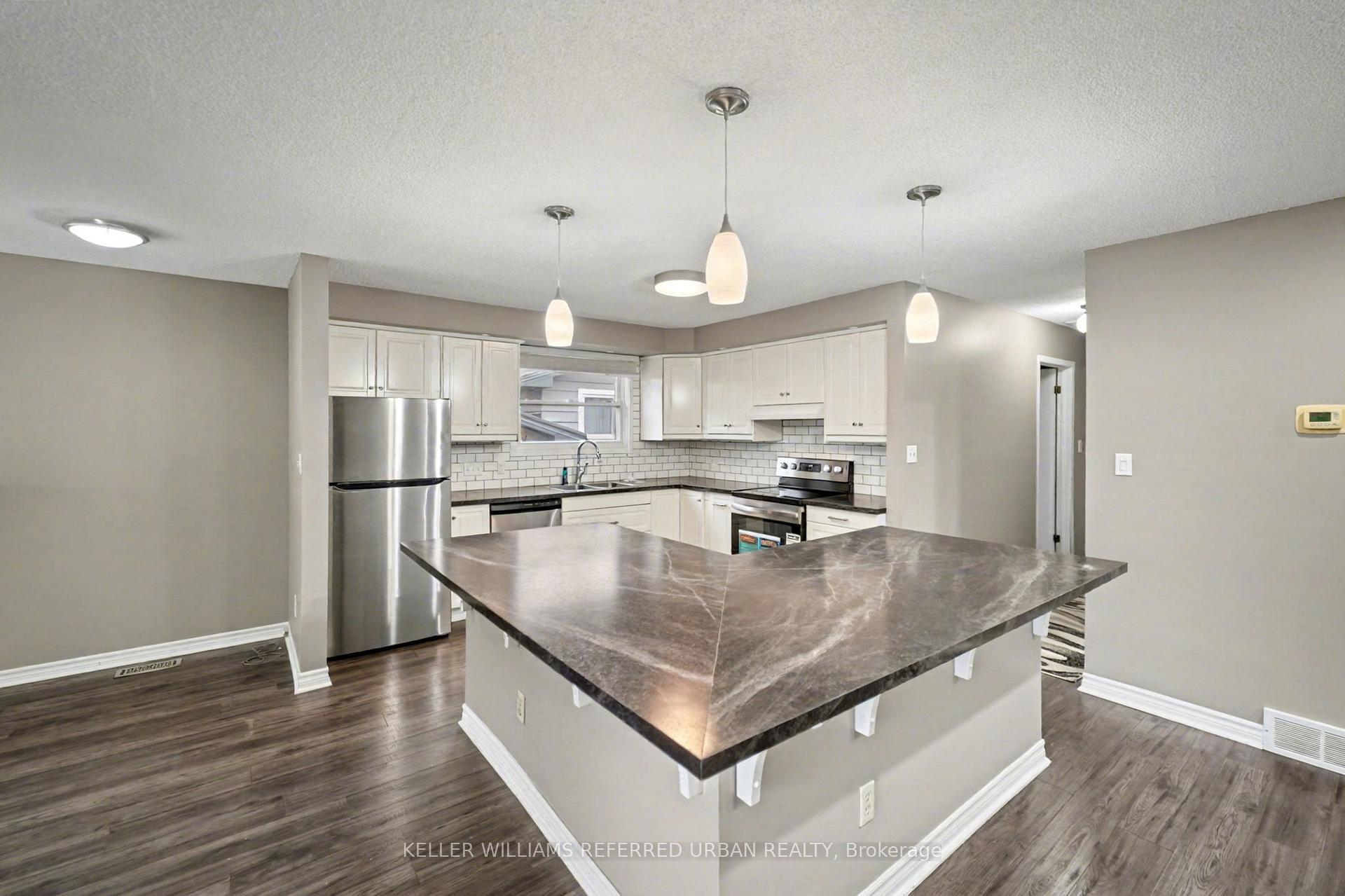 Photo 6 of 4 Deborah Court, St. Catharines, Secord Woods — HOMEH