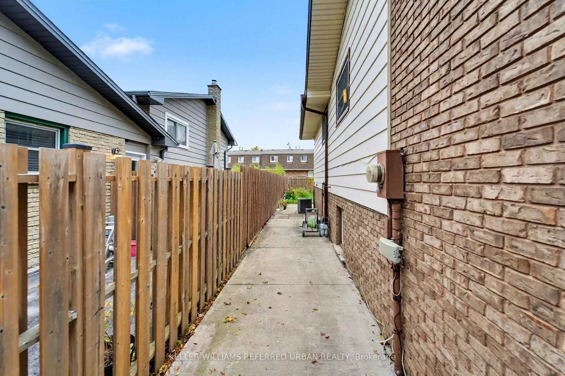 Photo 34 of 4 Deborah Court, St. Catharines, Secord Woods — HOMEH