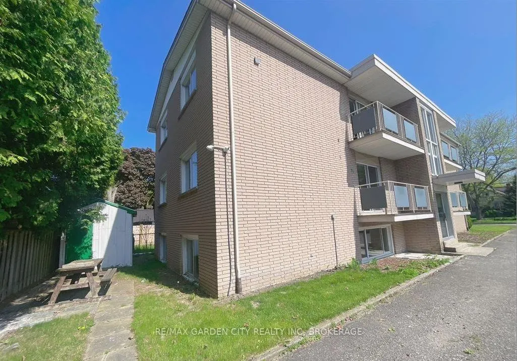 Photo 2 of Unit 5, 15 John Street, St. Catharines, Port Dalhousie — HOMEH