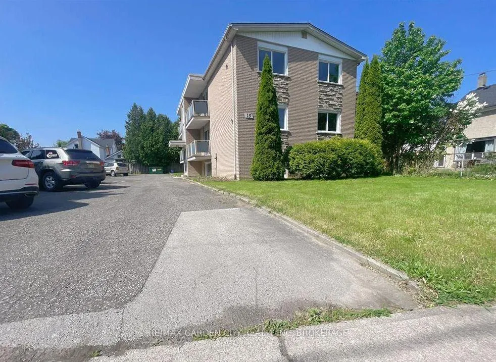 Photo 4 of Unit 5, 15 John Street, St. Catharines, Port Dalhousie — HOMEH