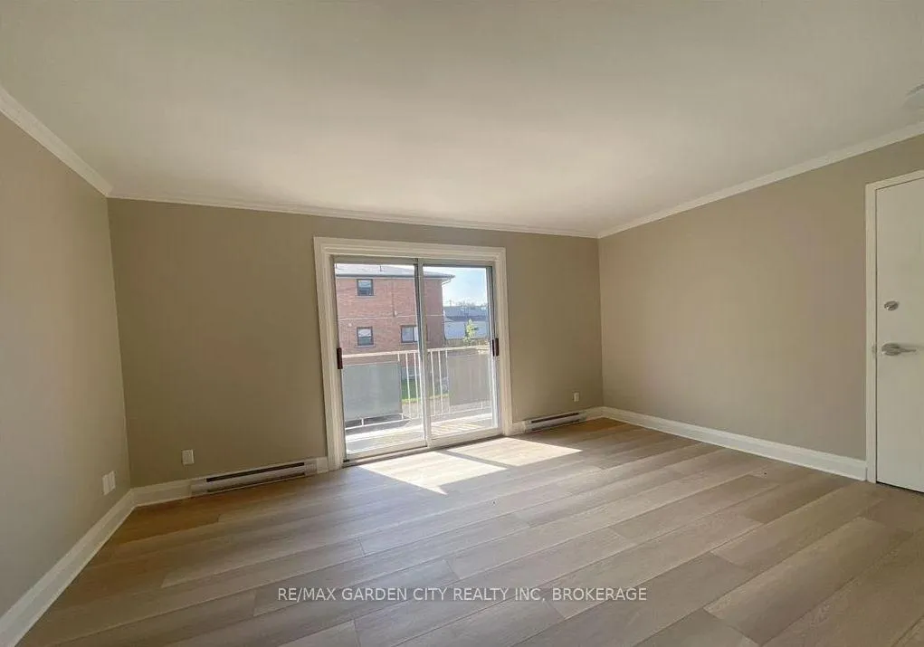 Photo 11 of Unit 5, 15 John Street, St. Catharines, Port Dalhousie — HOMEH