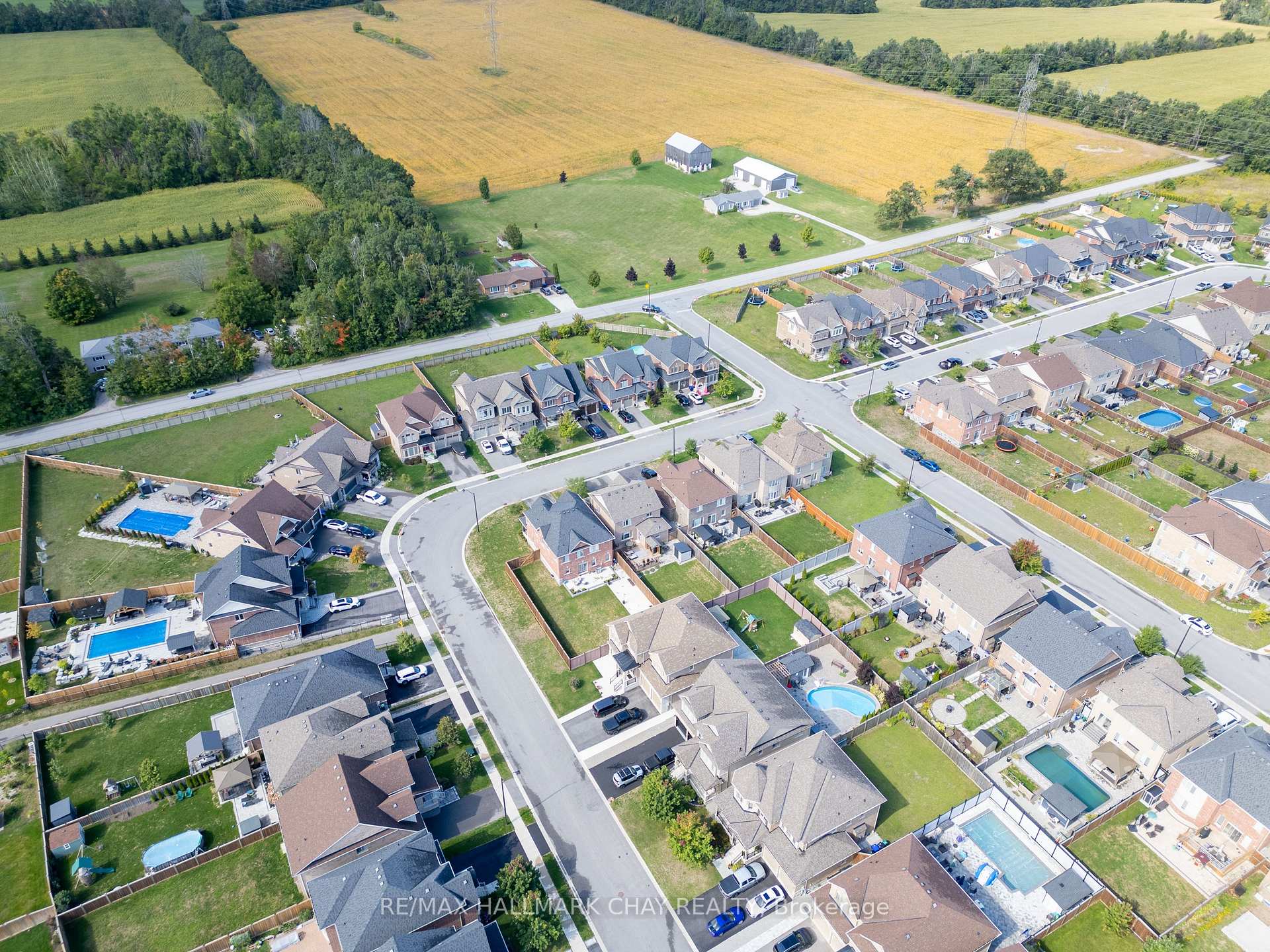 Photo 3 of 38 Rugman Crescent, Springwater, Centre Vespra — HOMEH