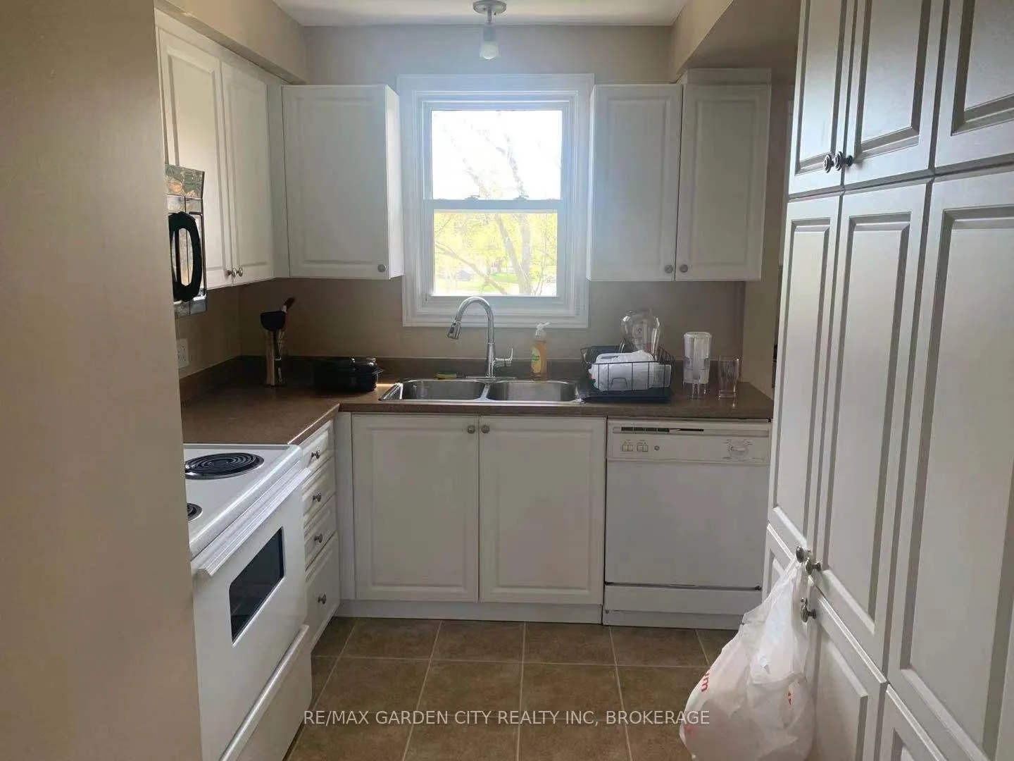 Photo 5 of Unit unit 4, 358 Glenridge Avenue, St. Catharines, Glendale/Glenridge — HOMEH