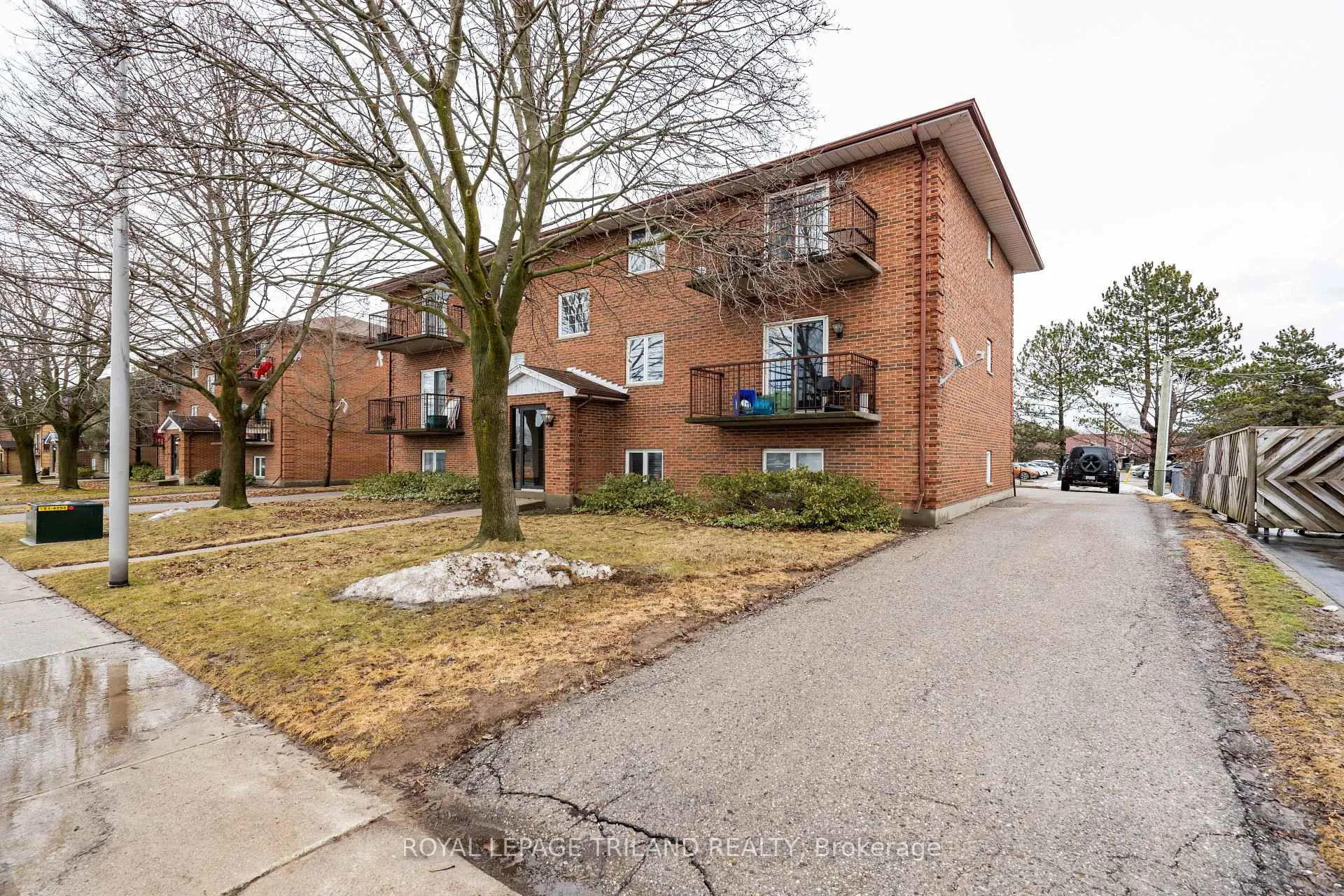 Photo 2 of 221 Highview Drive, St. Thomas — HOMEH