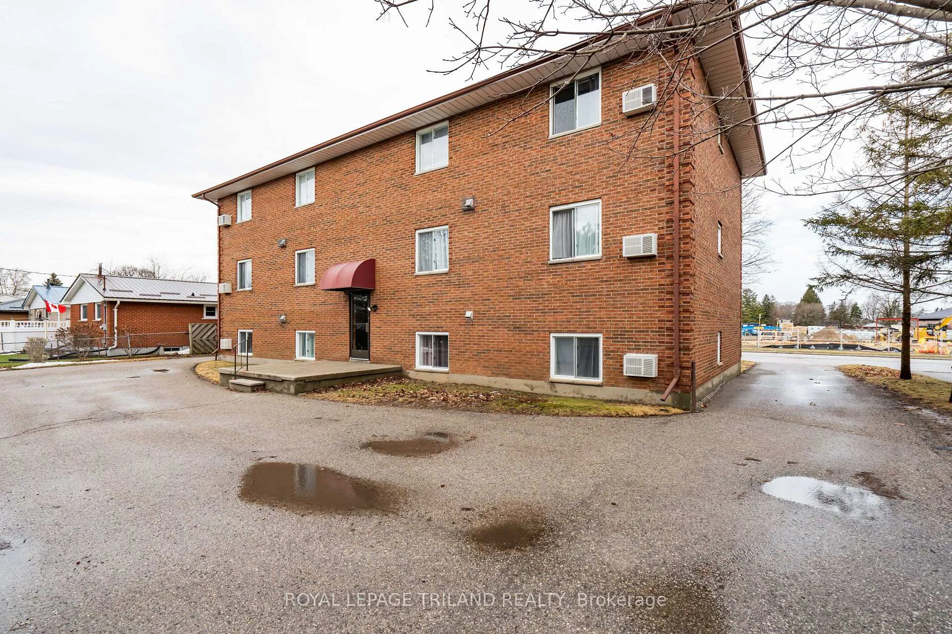 Photo 3 of 221 Highview Drive, St. Thomas — HOMEH
