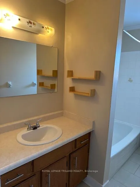 Photo 4 of 221 Highview Drive, St. Thomas — HOMEH