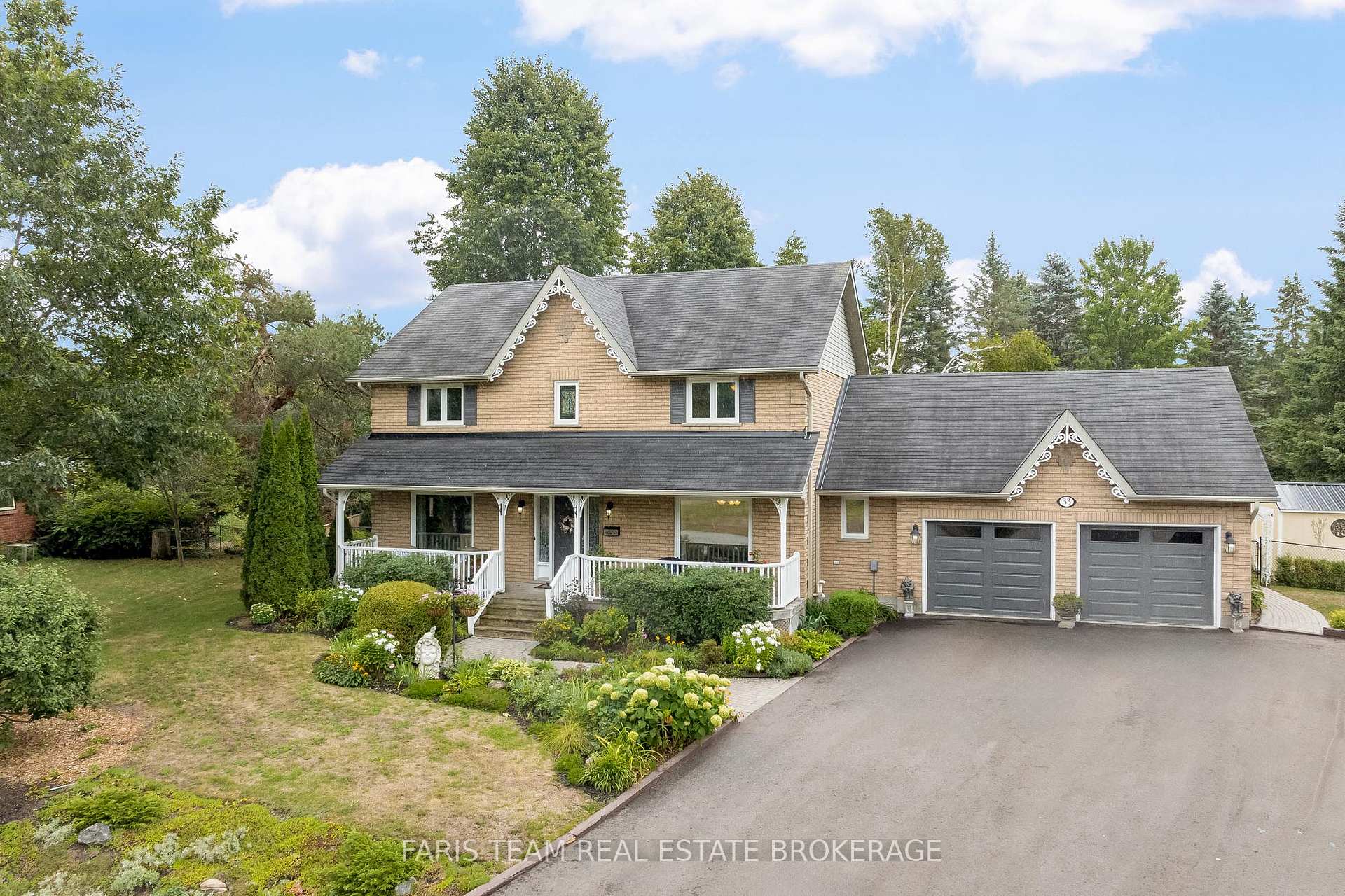 Front of 33 Willow Landing Road