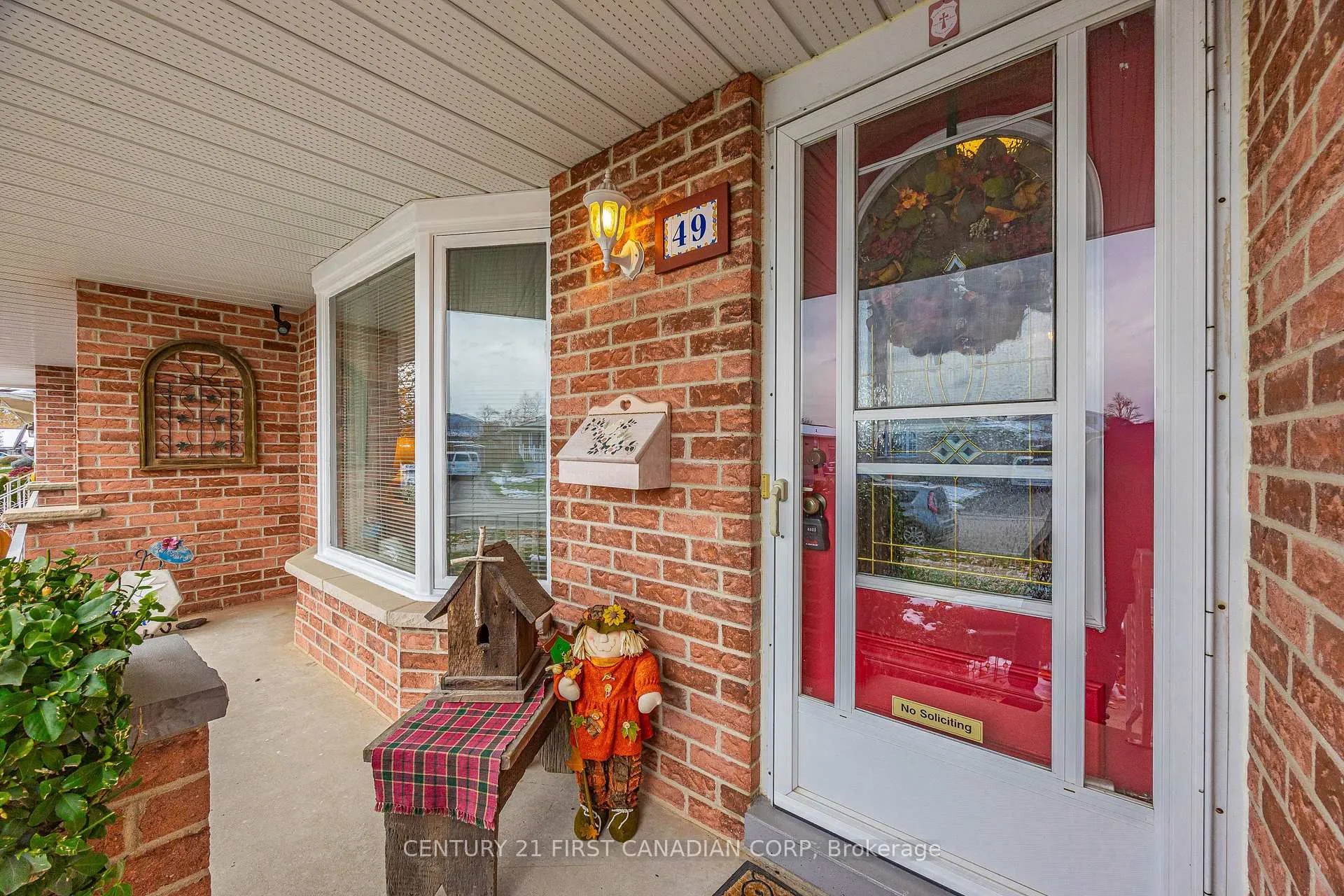 Photo 5 of 49 Bonnie Place, St. Thomas — HOMEH