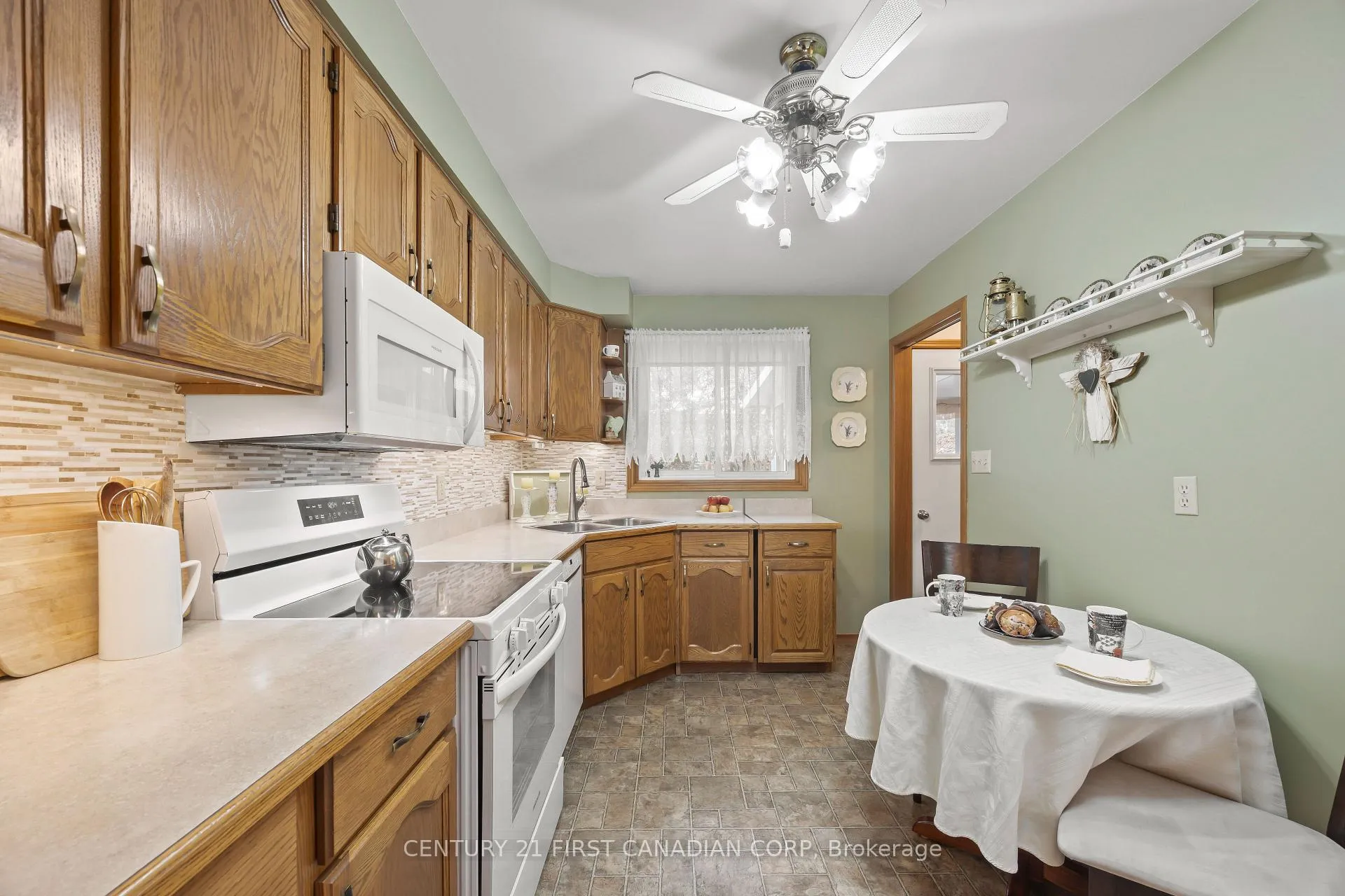 Photo 18 of 49 Bonnie Place, St. Thomas — HOMEH