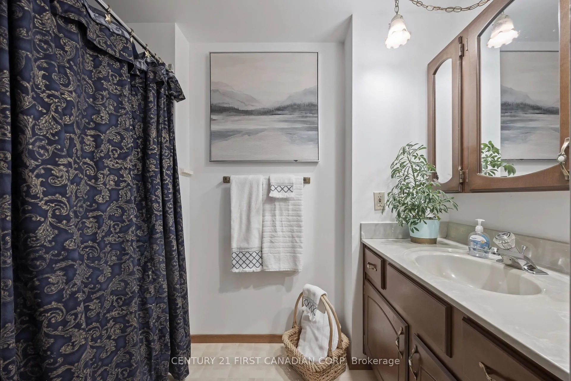 Photo 32 of 49 Bonnie Place, St. Thomas — HOMEH