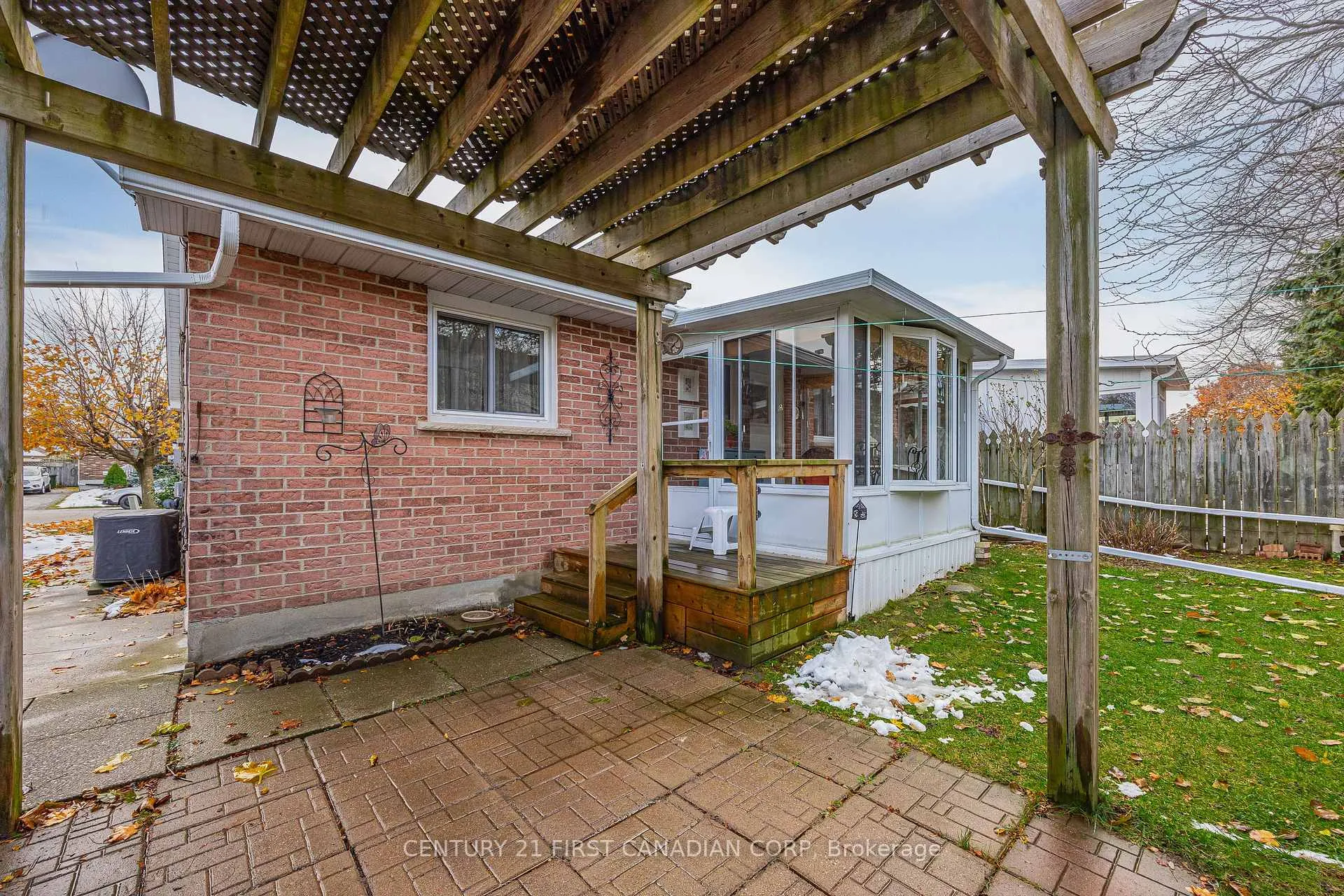 Photo 47 of 49 Bonnie Place, St. Thomas — HOMEH