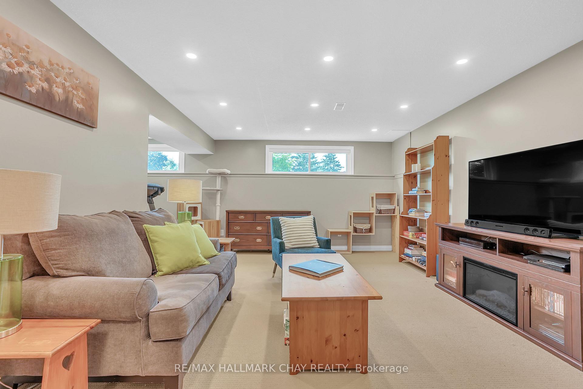 Photo 26 of 55 Shaw Street, Springwater, Elmvale — HOMEH