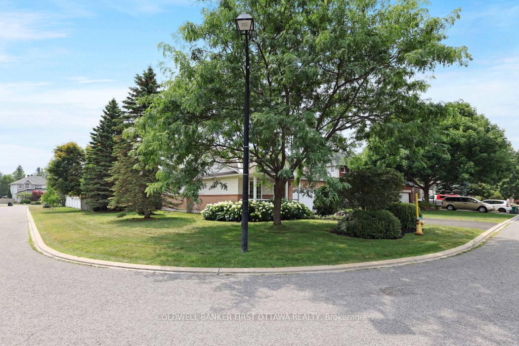 Photo 3 of 10 Ladybirds Crescent, Ottawa, Stittsville (North) — HOMEH