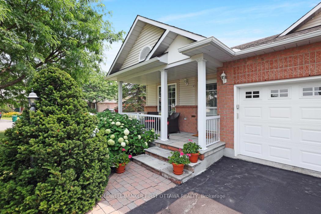 Photo 4 of 10 Ladybirds Crescent, Ottawa, Stittsville (North) — HOMEH