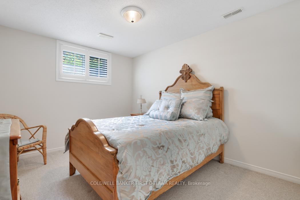 Photo 33 of 10 Ladybirds Crescent, Ottawa, Stittsville (North) — HOMEH