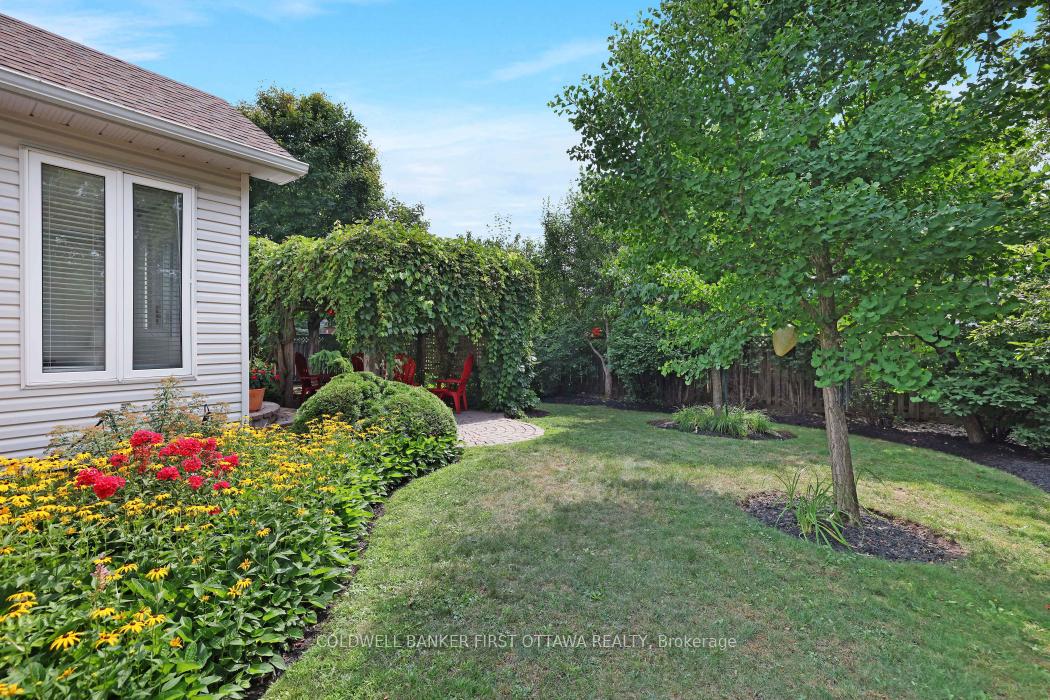 Photo 35 of 10 Ladybirds Crescent, Ottawa, Stittsville (North) — HOMEH