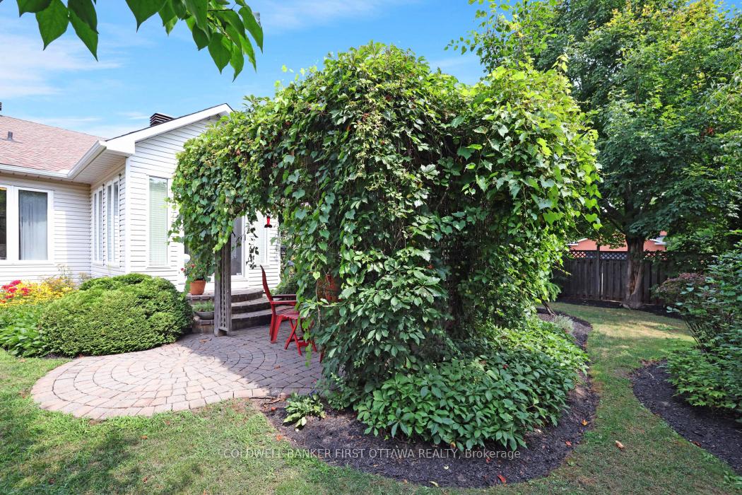 Photo 39 of 10 Ladybirds Crescent, Ottawa, Stittsville (North) — HOMEH