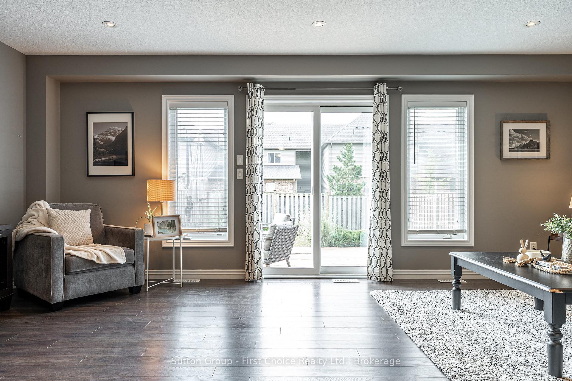 Photo 4 of 6 Robertson Drive, Stratford — HOMEH