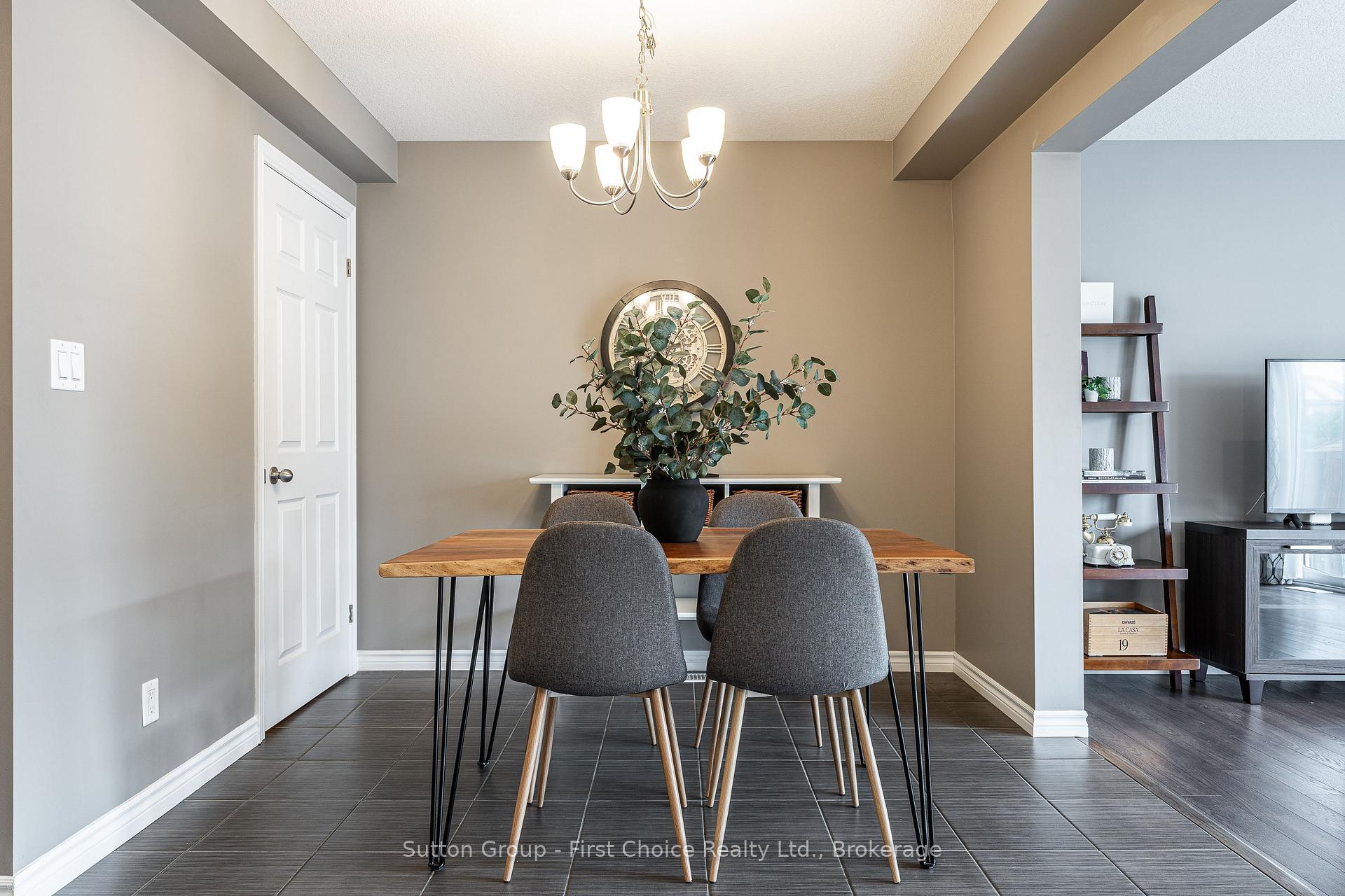 Photo 6 of 6 Robertson Drive, Stratford — HOMEH