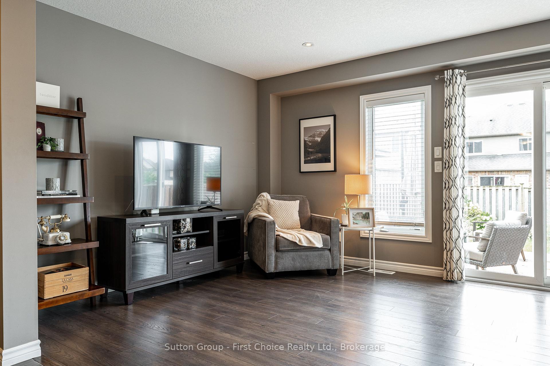 Photo 9 of 6 Robertson Drive, Stratford — HOMEH