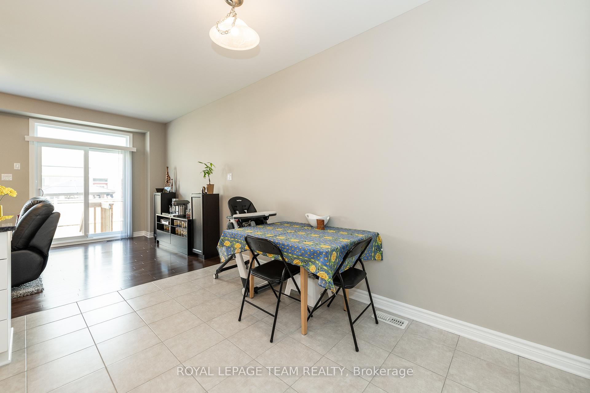 Photo 11 of 442 Warmstone Drive, Ottawa, Stittsville (North) — HOMEH