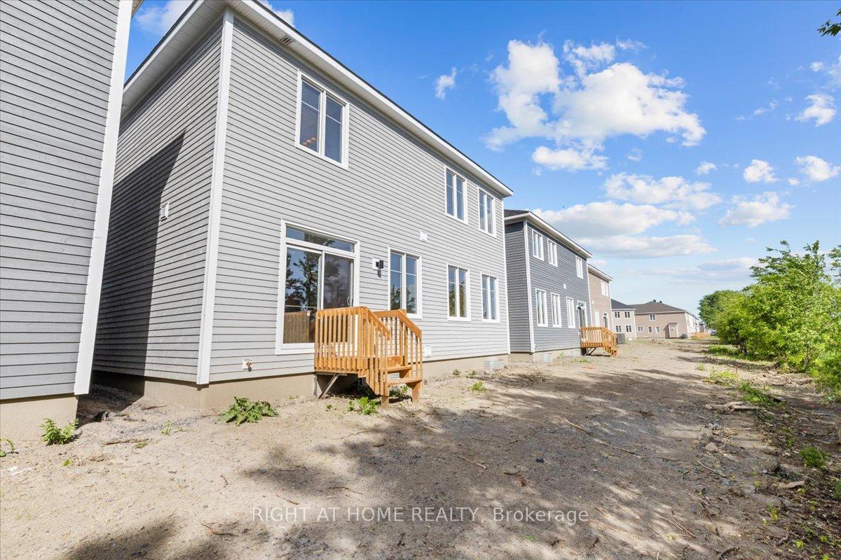 Photo 42 of 91 Hackamore Crescent, Ottawa, Goulbourn Twp From Franktown Rd/South To Rideau — HOMEH