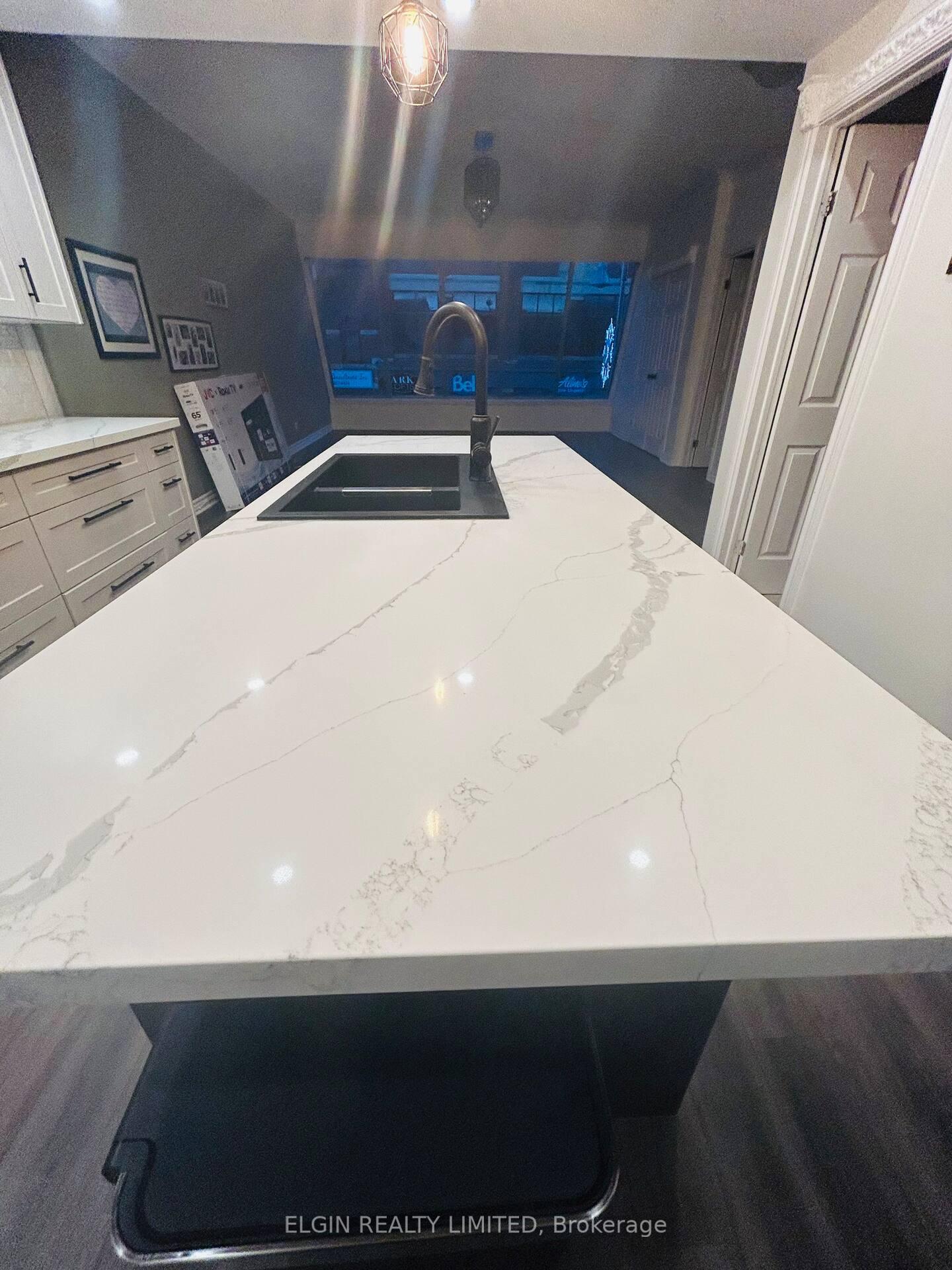 Photo 11 of 562 Talbot Street SW, St. Thomas — HOMEH