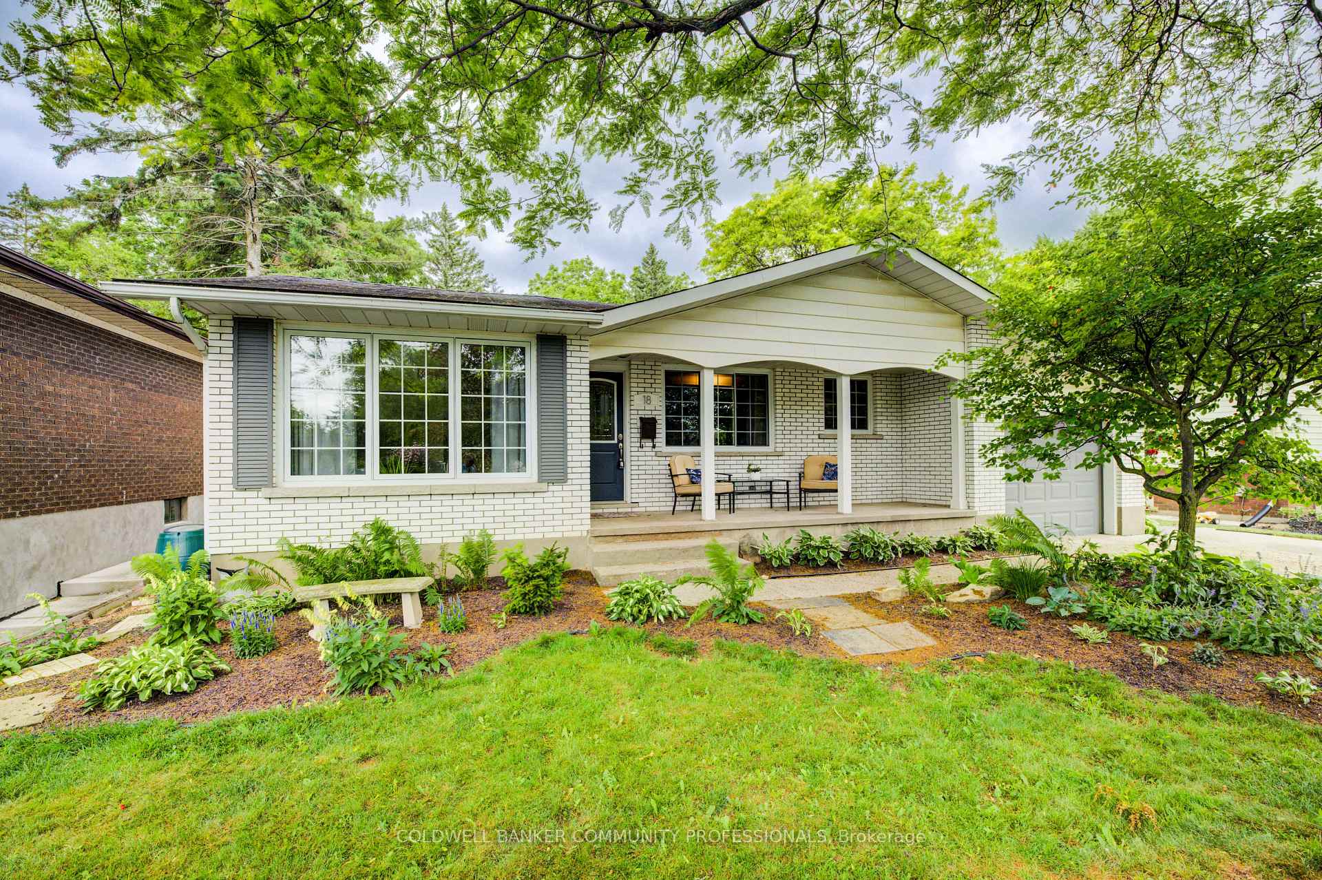Photo 3 of 18 Rosemore Road, St. Catharines, Rykert/Vansickle — HOMEH
