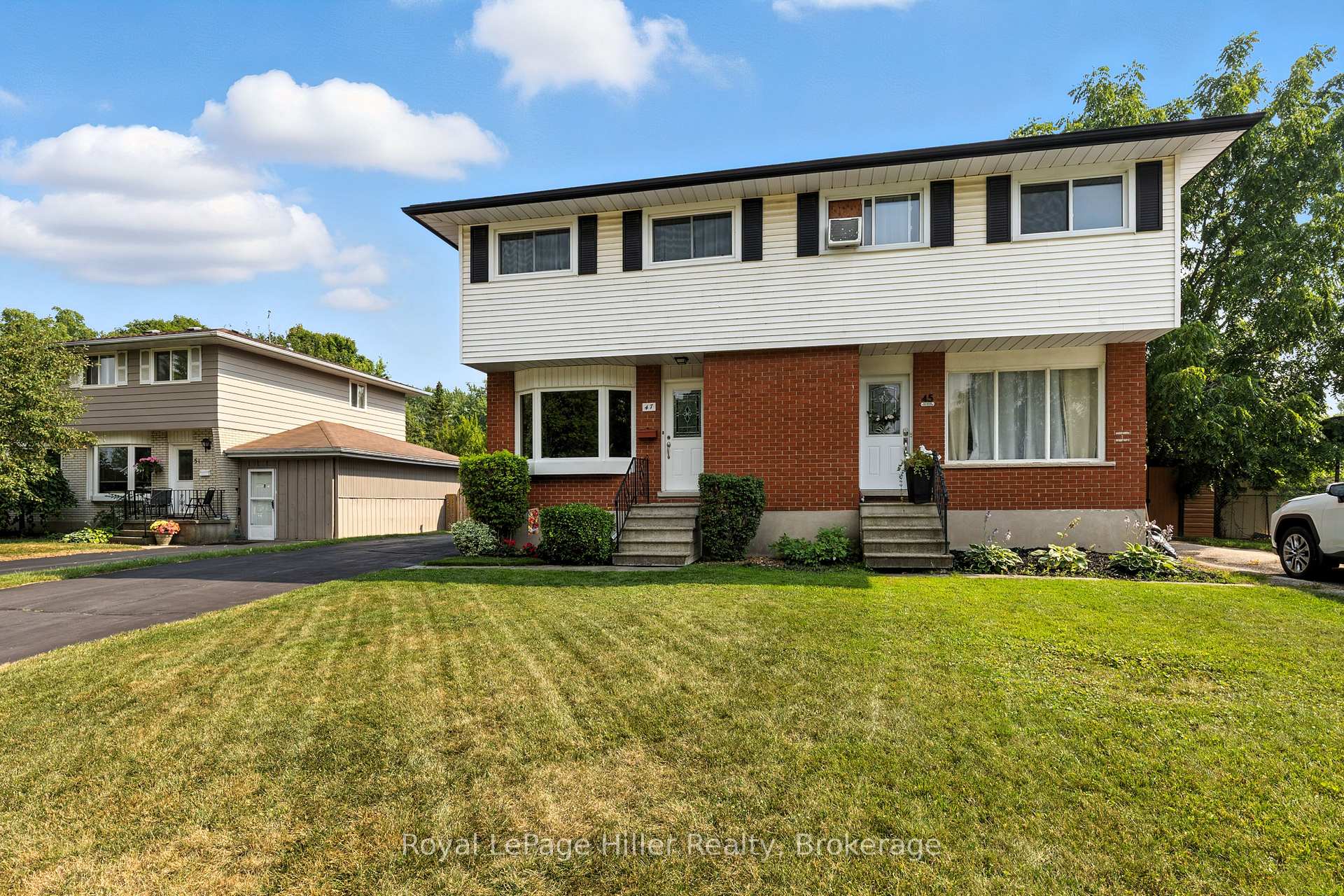 Photo 2 of 47 Kemp Crescent, Stratford — HOMEH