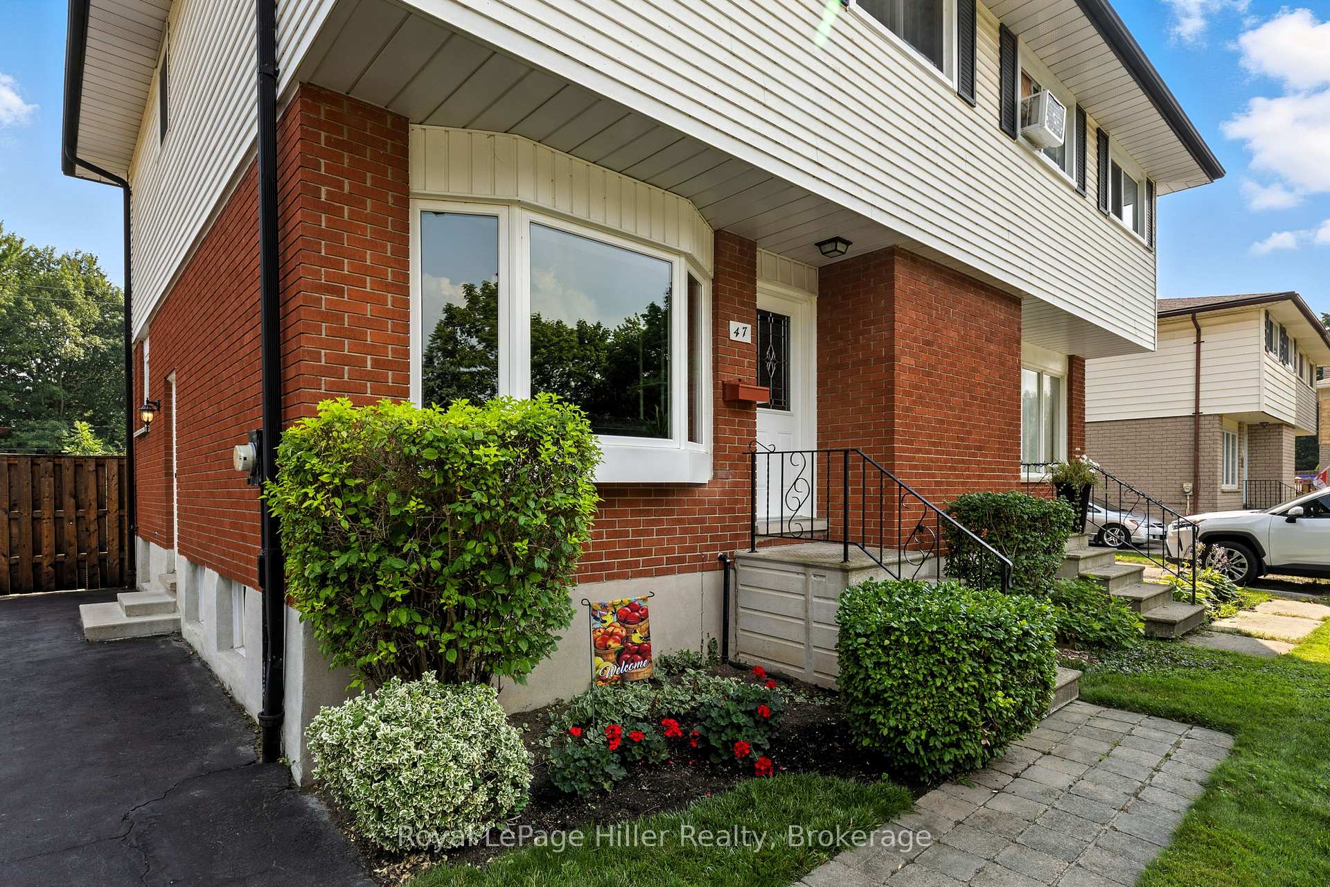 Photo 3 of 47 Kemp Crescent, Stratford — HOMEH