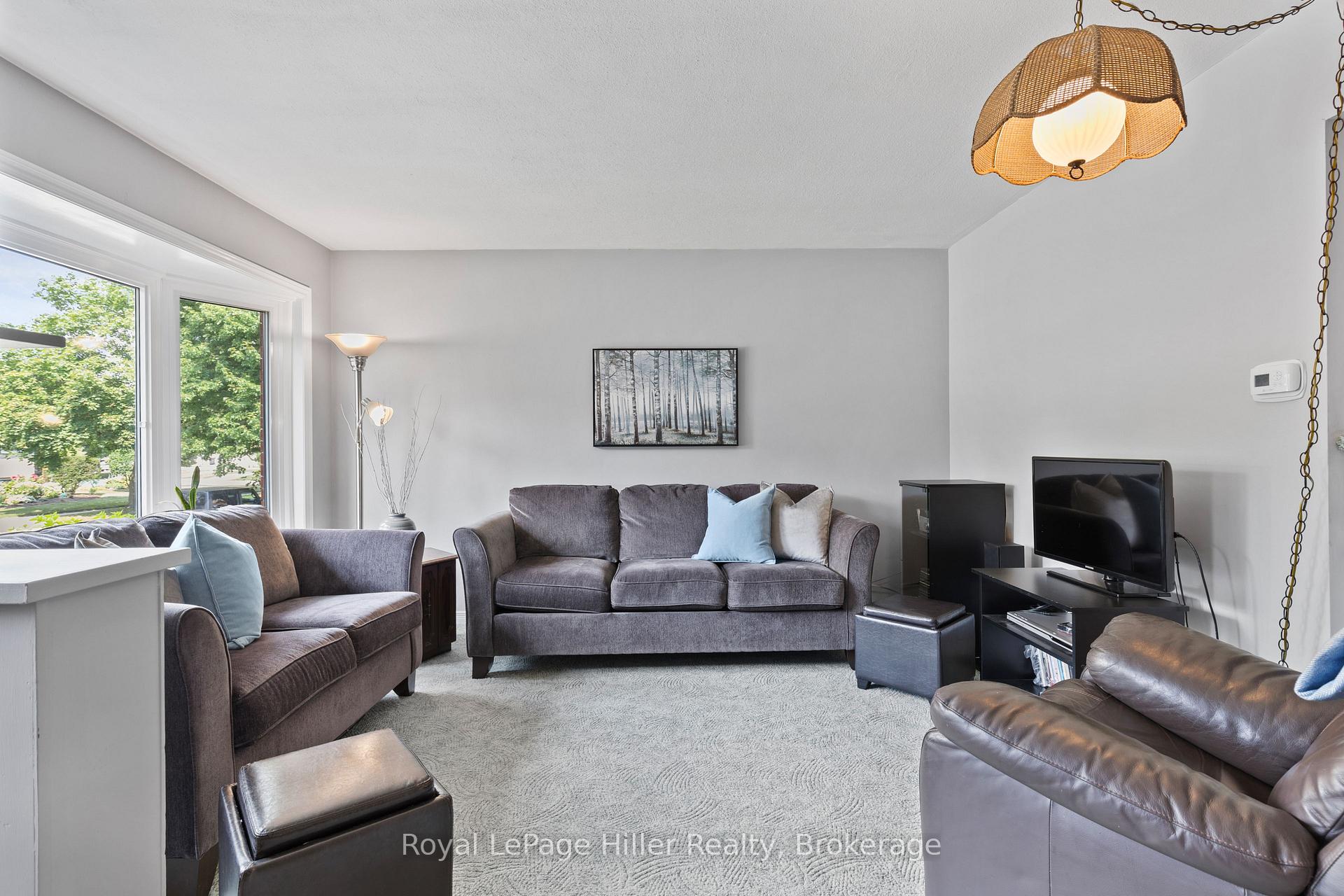 Photo 7 of 47 Kemp Crescent, Stratford — HOMEH