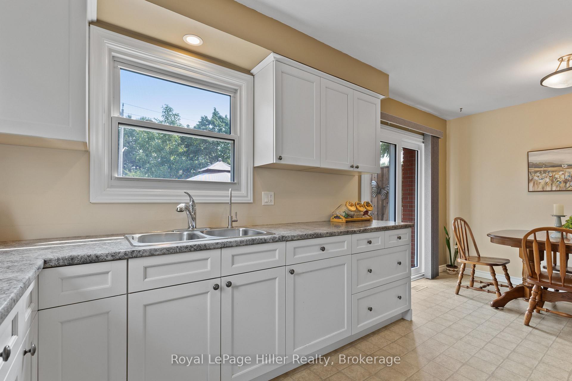 Photo 10 of 47 Kemp Crescent, Stratford — HOMEH
