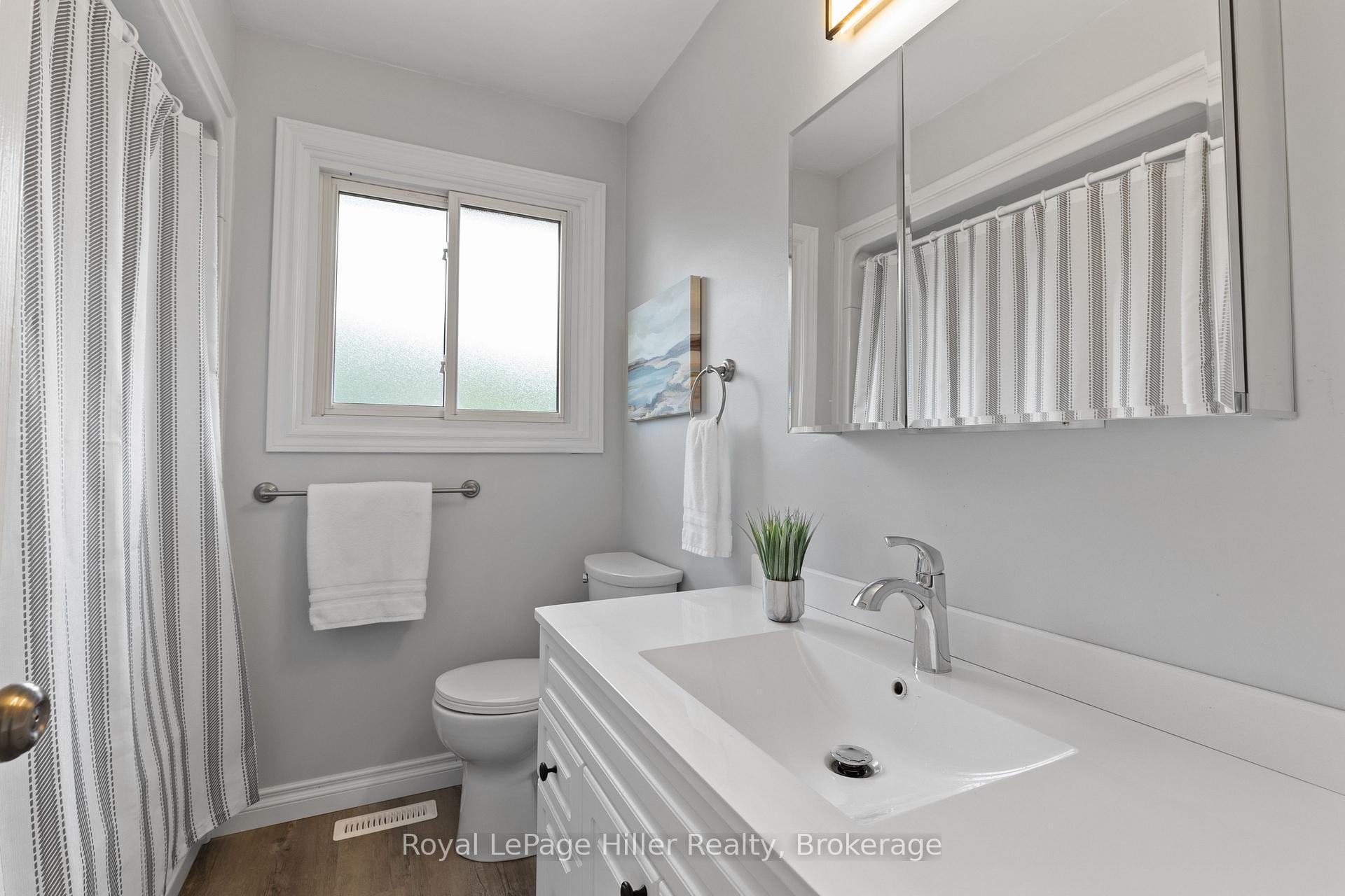 Photo 17 of 47 Kemp Crescent, Stratford — HOMEH