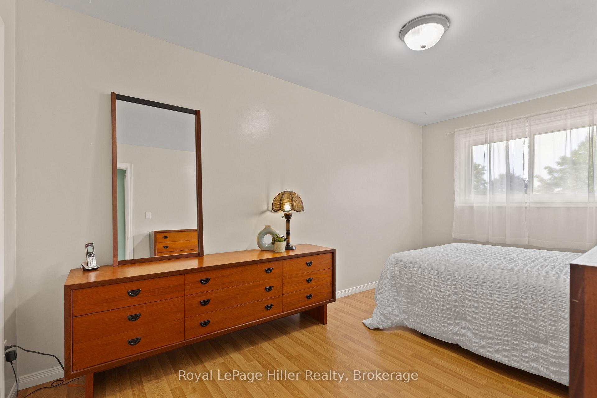 Photo 19 of 47 Kemp Crescent, Stratford — HOMEH