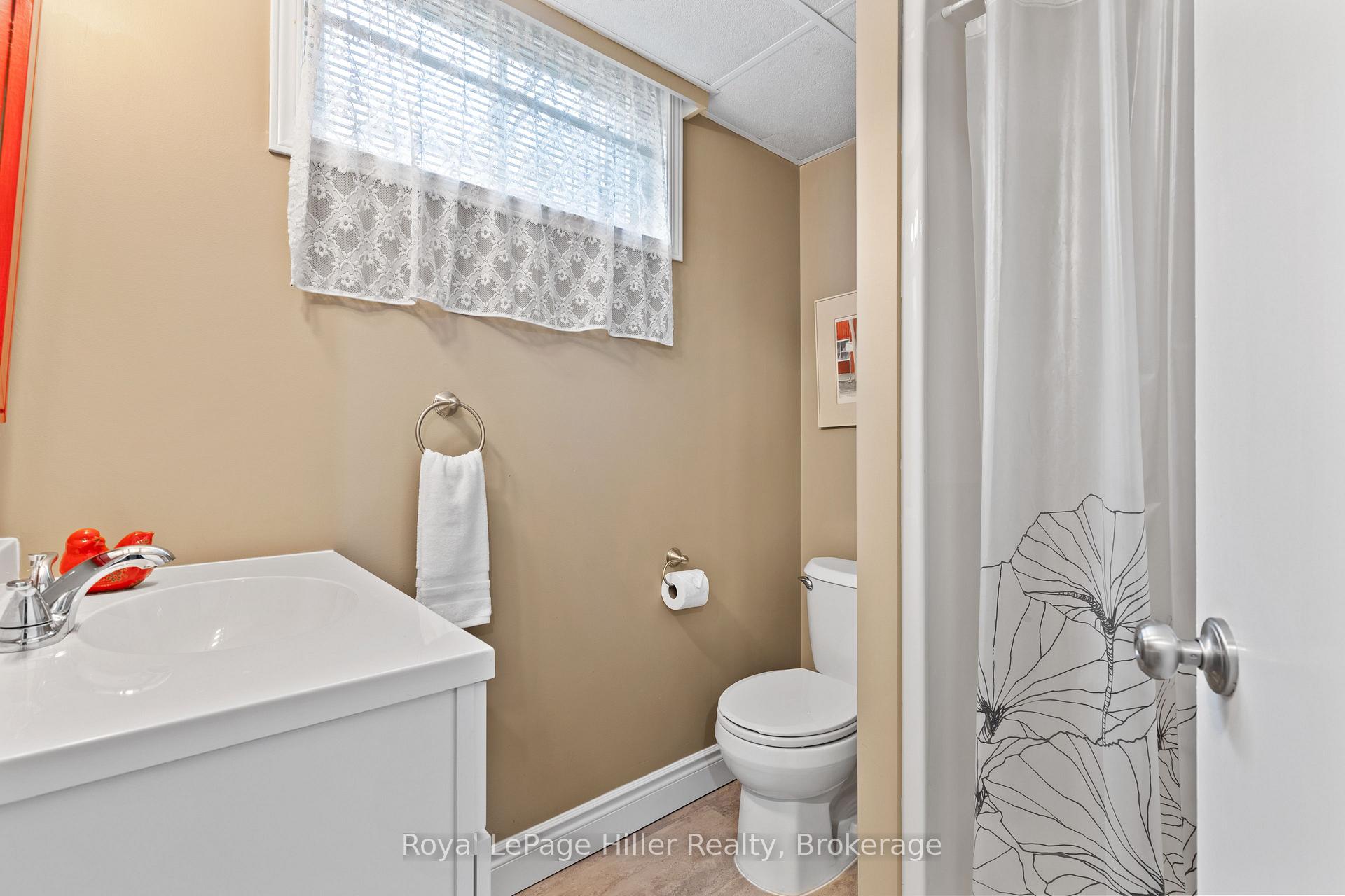 Photo 28 of 47 Kemp Crescent, Stratford — HOMEH