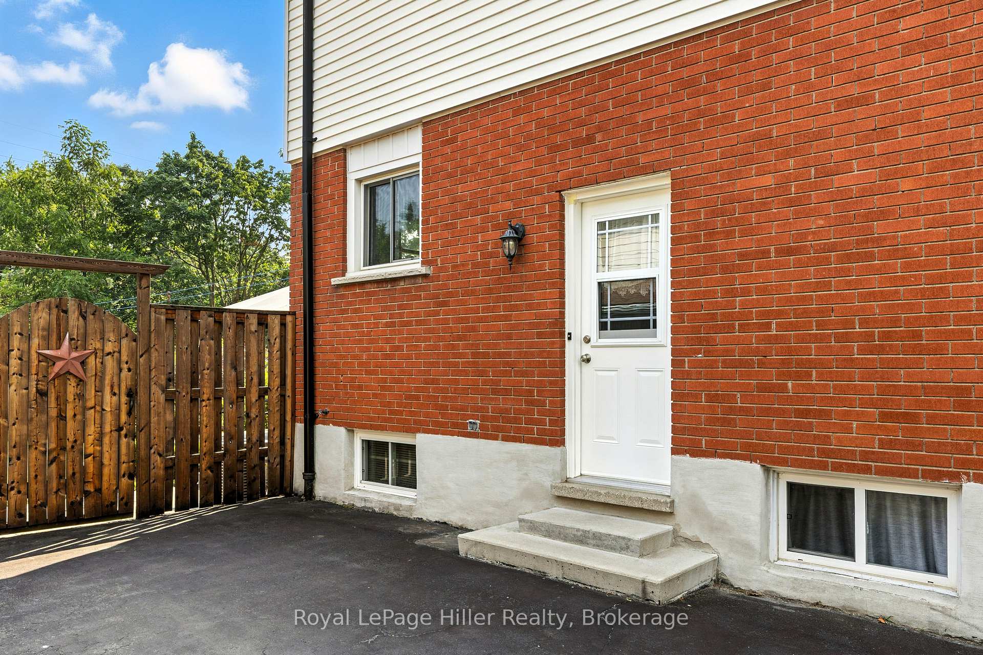 Photo 29 of 47 Kemp Crescent, Stratford — HOMEH