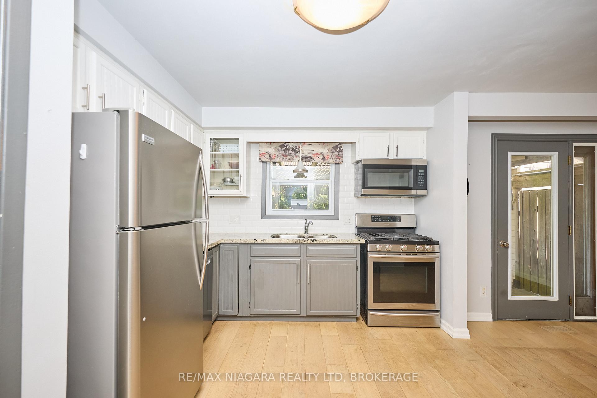 Photo 10 of 68 Acadia Crescent, St. Catharines, Secord Woods — HOMEH
