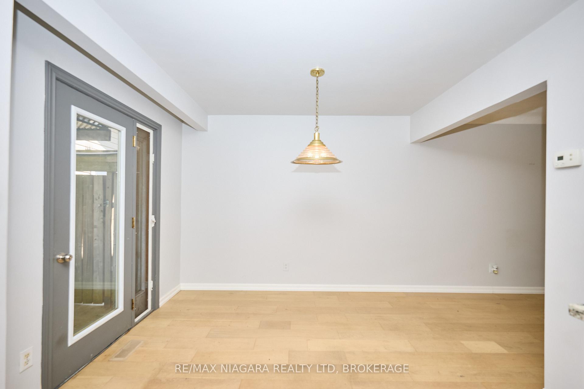 Photo 11 of 68 Acadia Crescent, St. Catharines, Secord Woods — HOMEH