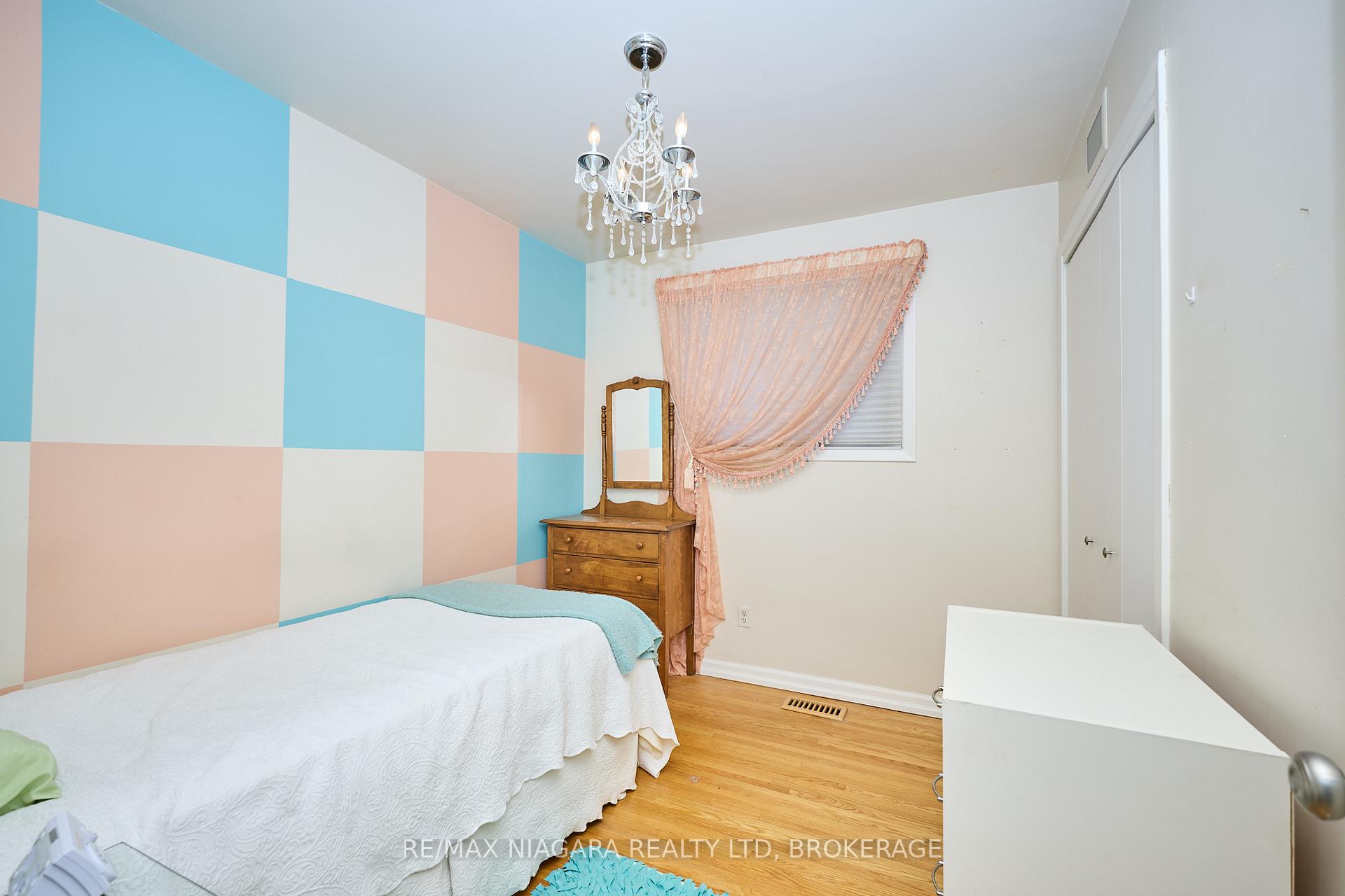Photo 13 of 68 Acadia Crescent, St. Catharines, Secord Woods — HOMEH