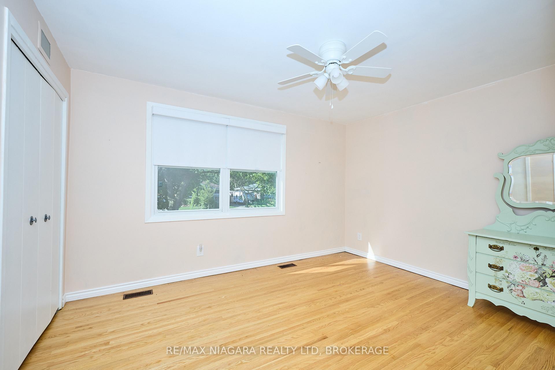 Photo 17 of 68 Acadia Crescent, St. Catharines, Secord Woods — HOMEH