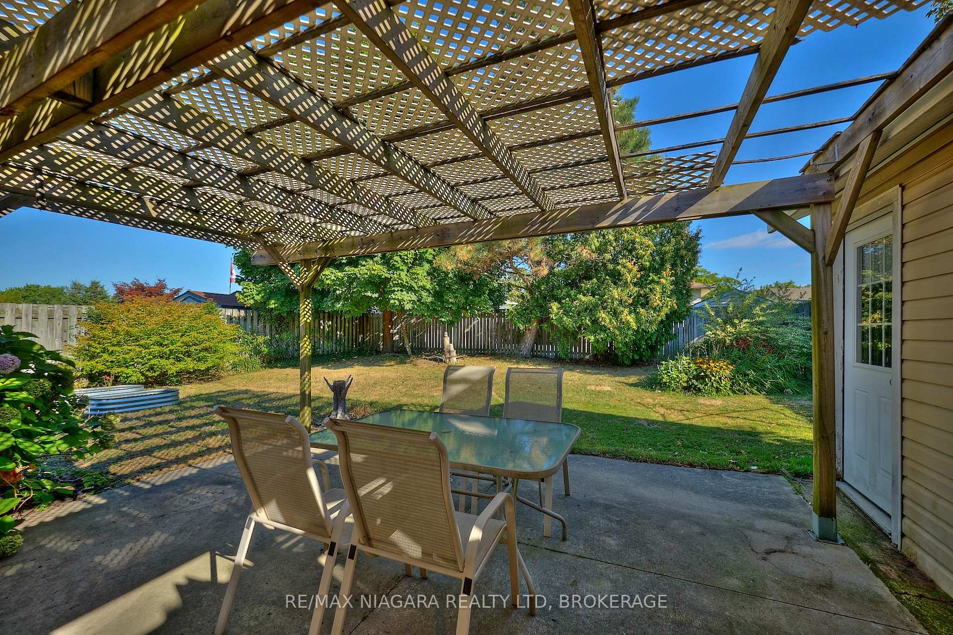 Photo 21 of 68 Acadia Crescent, St. Catharines, Secord Woods — HOMEH