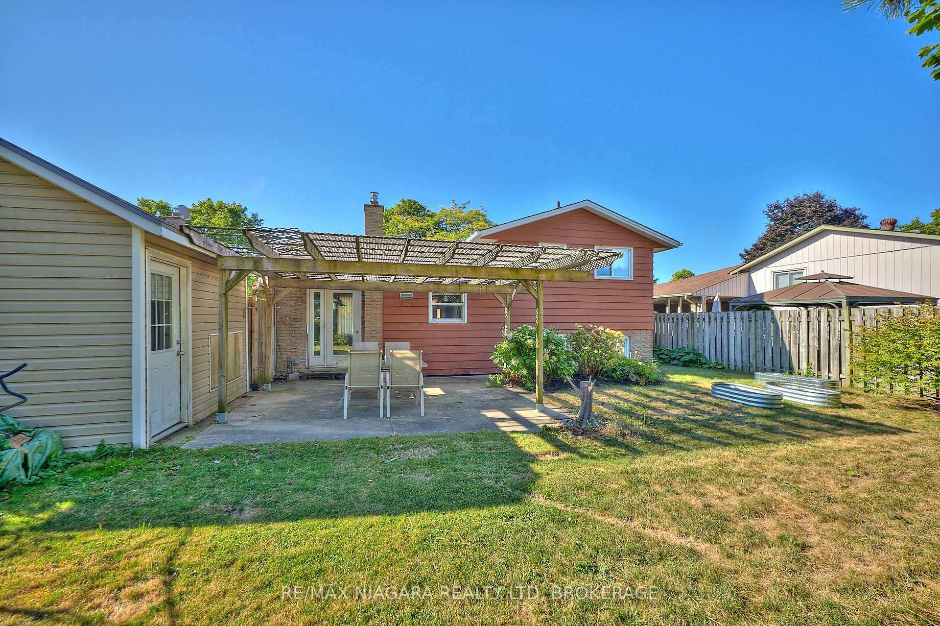 Photo 25 of 68 Acadia Crescent, St. Catharines, Secord Woods — HOMEH