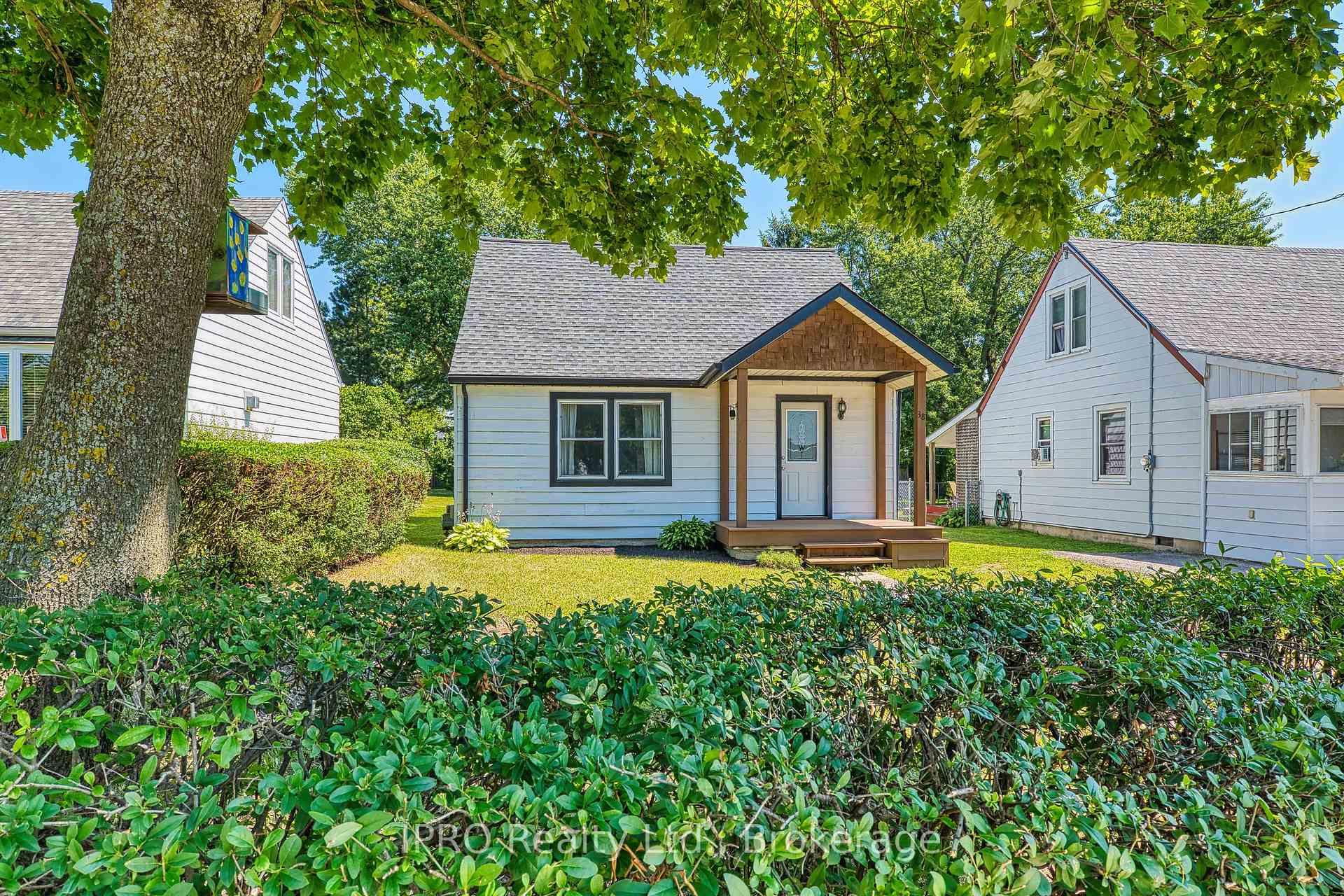 Photo 1 of 38 Oak Street, Stratford — HOMEH