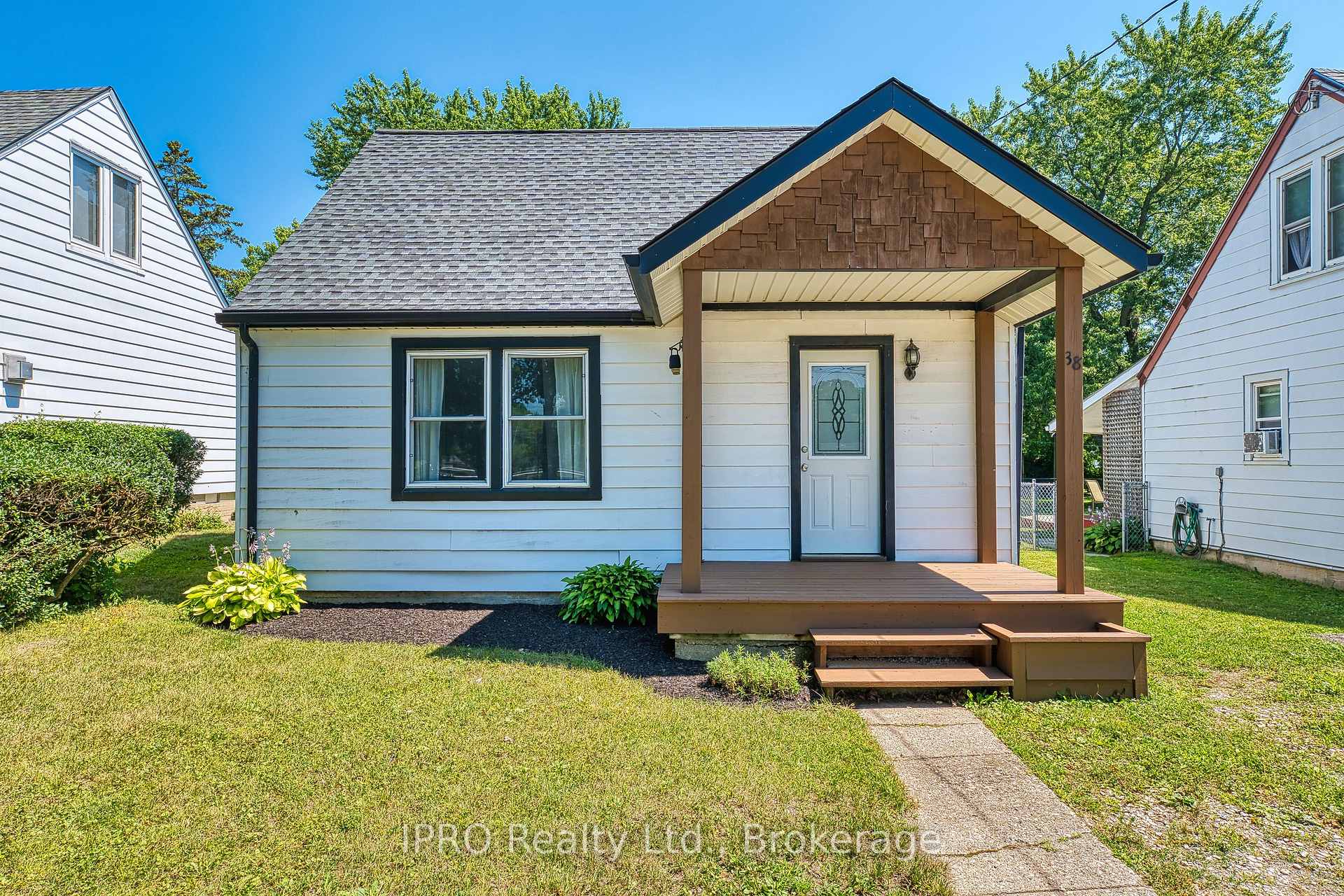 Photo 3 of 38 Oak Street, Stratford — HOMEH