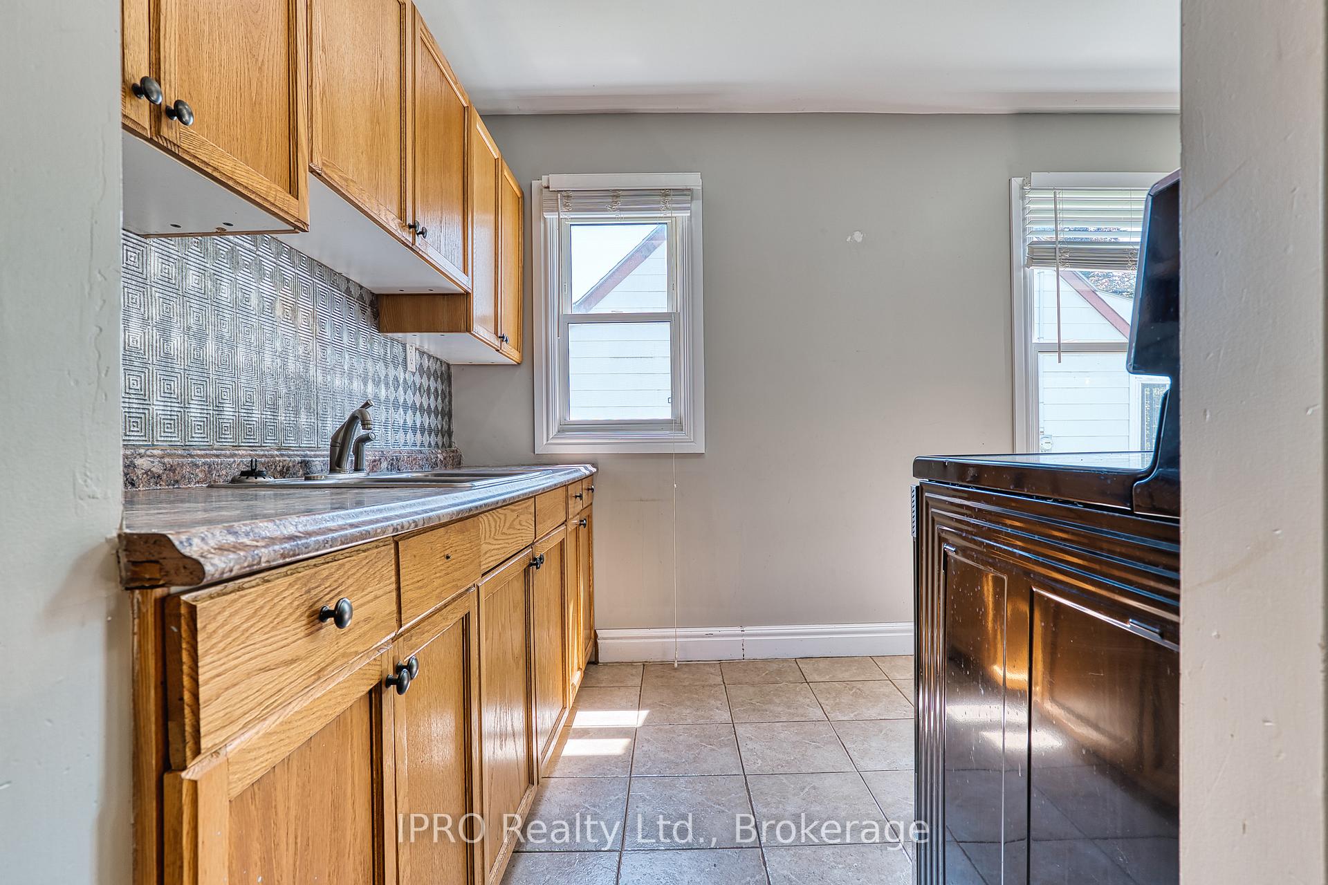 Photo 10 of 38 Oak Street, Stratford — HOMEH