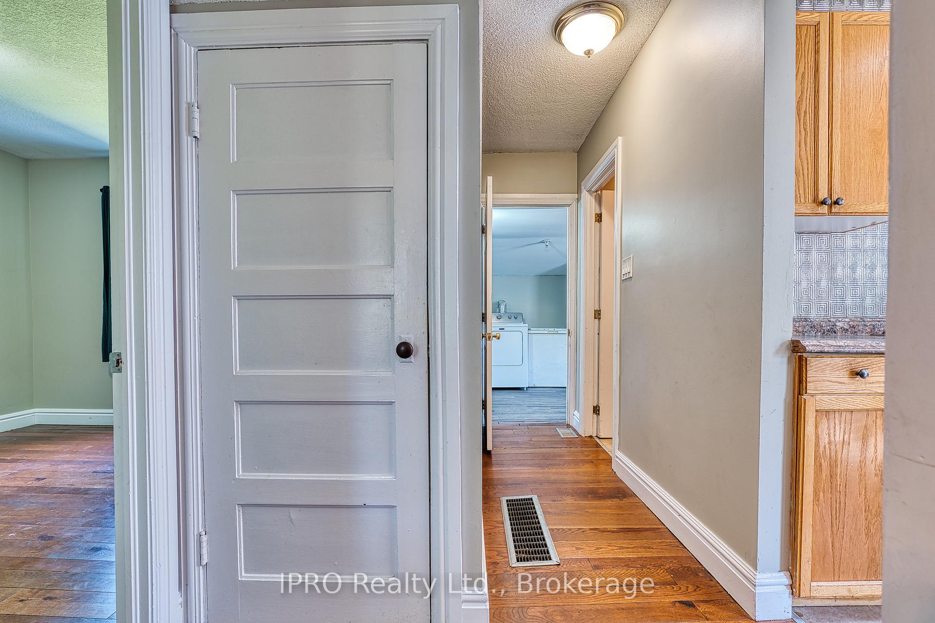 Photo 12 of 38 Oak Street, Stratford — HOMEH