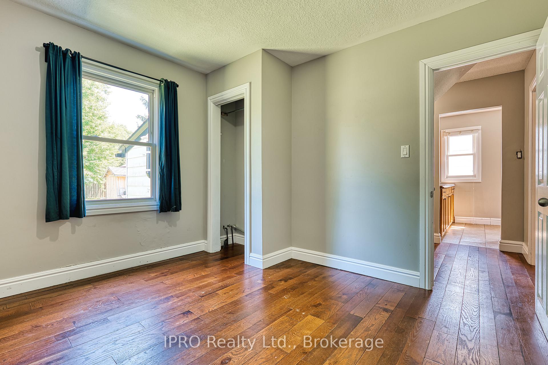 Photo 13 of 38 Oak Street, Stratford — HOMEH