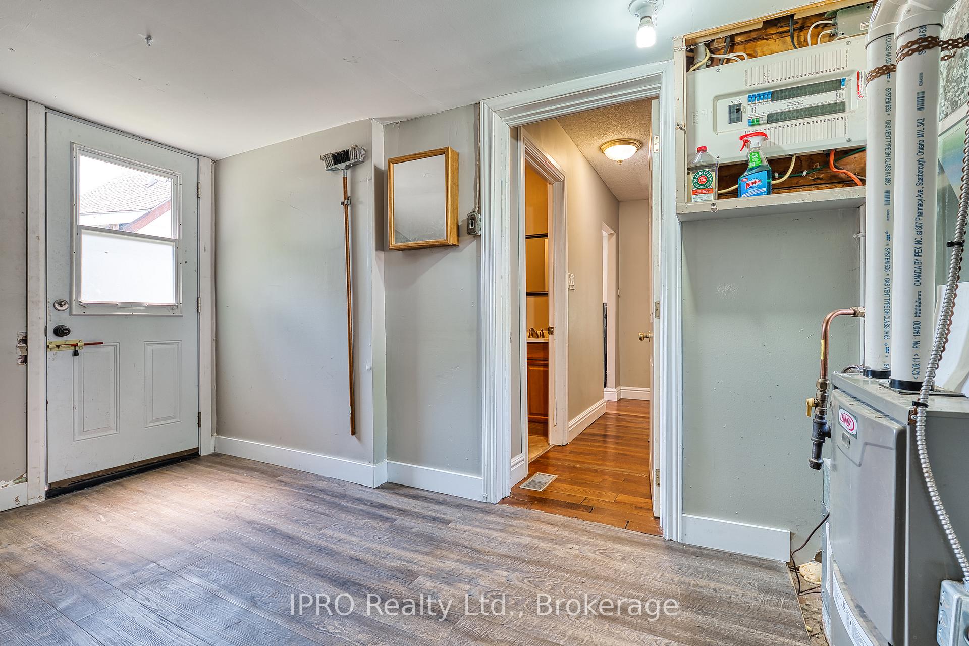 Photo 14 of 38 Oak Street, Stratford — HOMEH