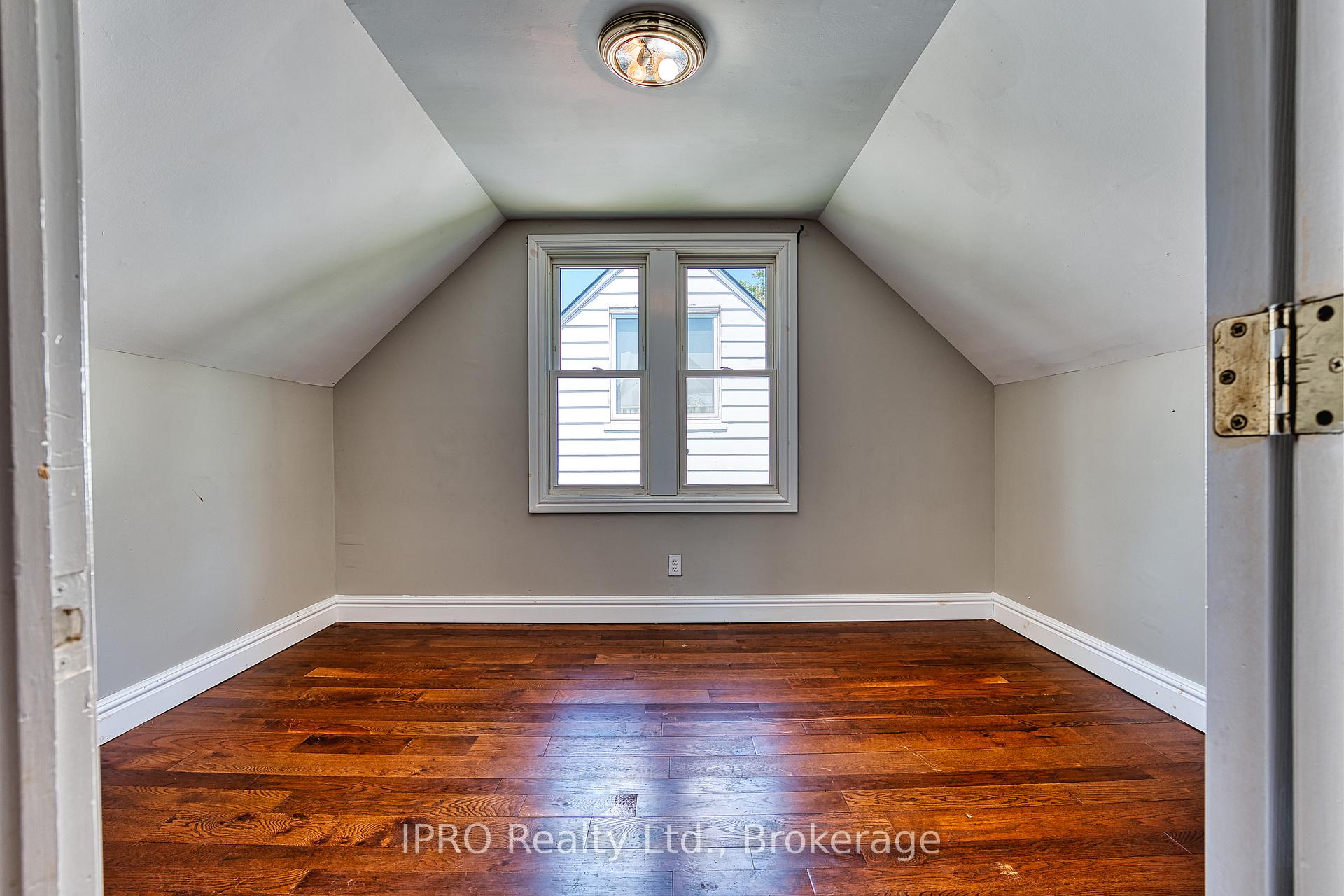 Photo 15 of 38 Oak Street, Stratford — HOMEH