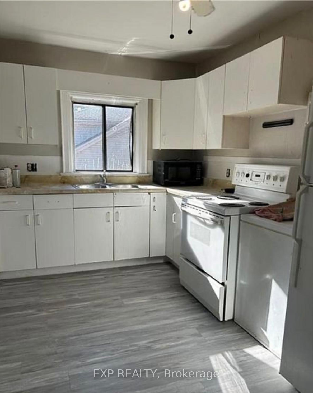 Photo 3 of Unit 3, 45 Louisa Street, St. Catharines, Downtown — HOMEH